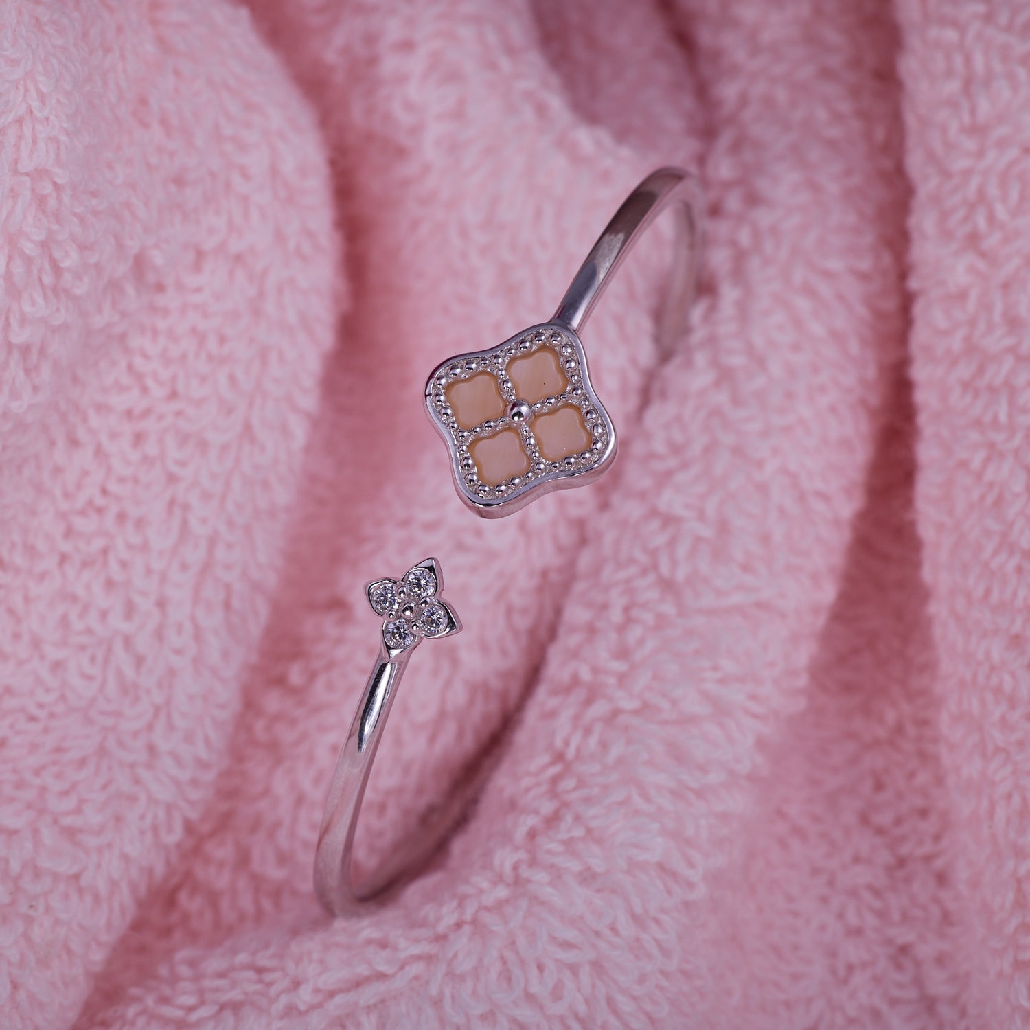 IRAFINE Dual Clover Open Kada – Elegant Simplicity