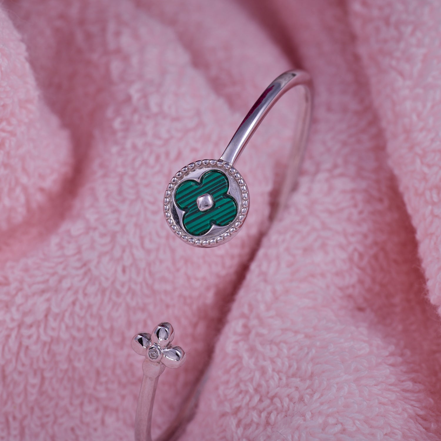IRAFINE Green Clover Charm Kada – Modern Elegance