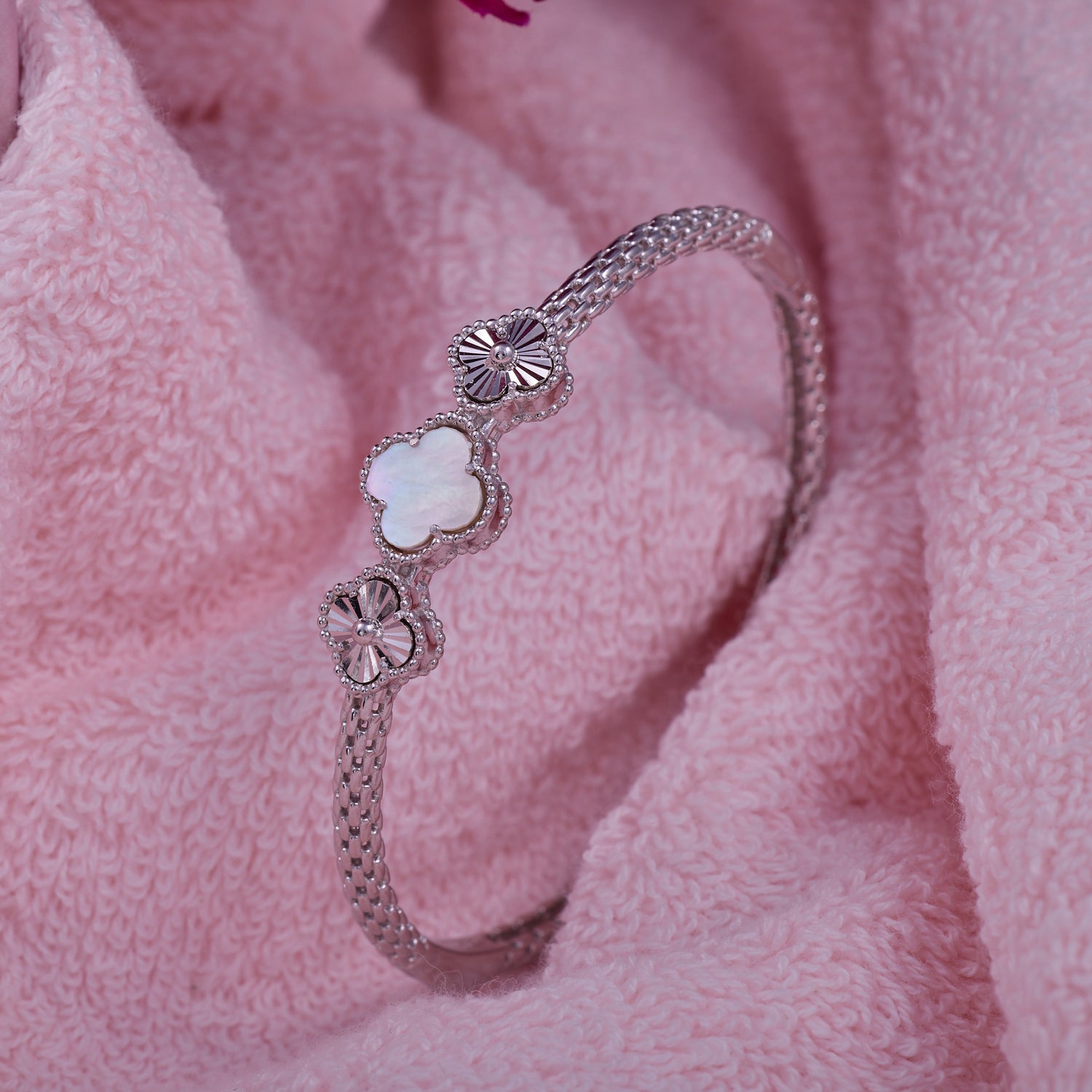 IRAFINE White Clover Floral Kada – Dual Chain Elegance