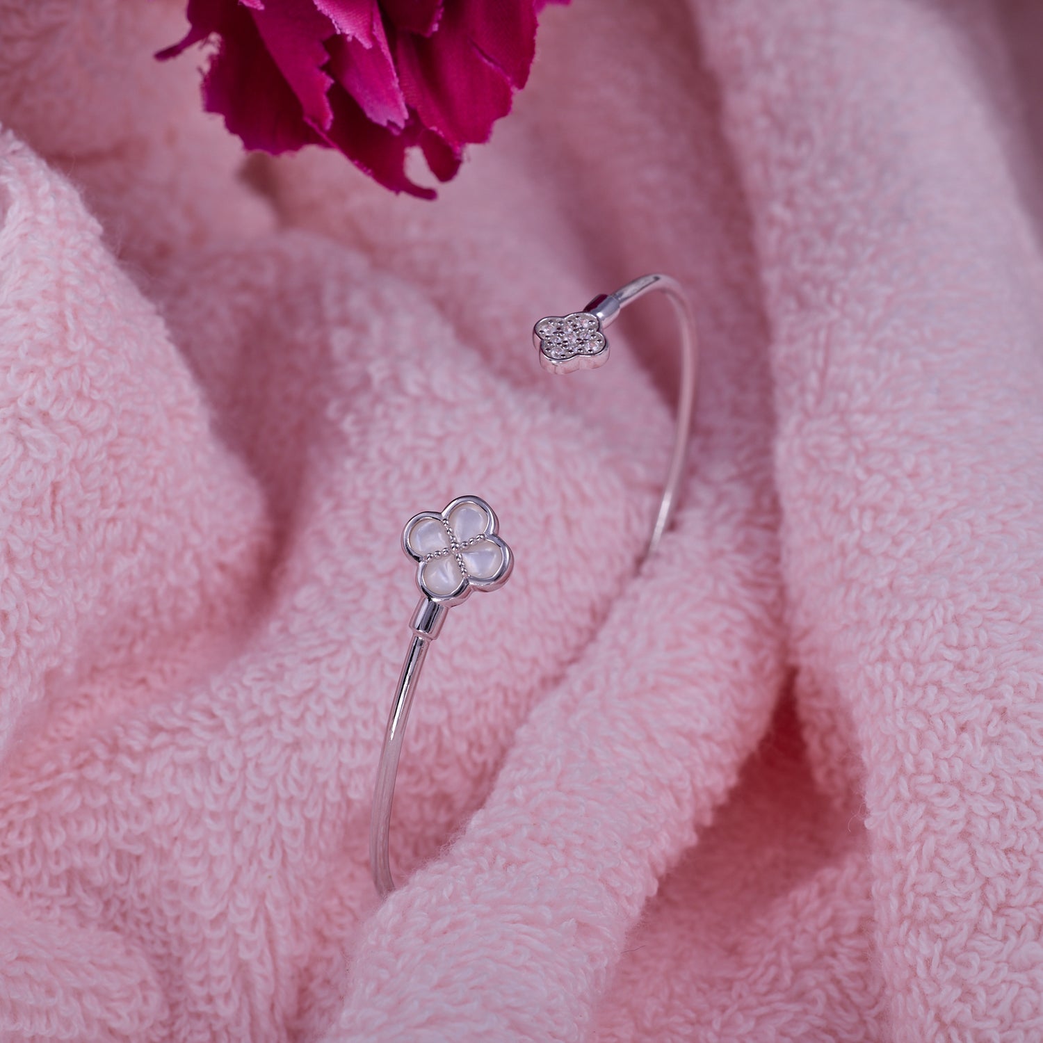 IRAFINE Dual White Clover Open Kada – Subtle Luxury