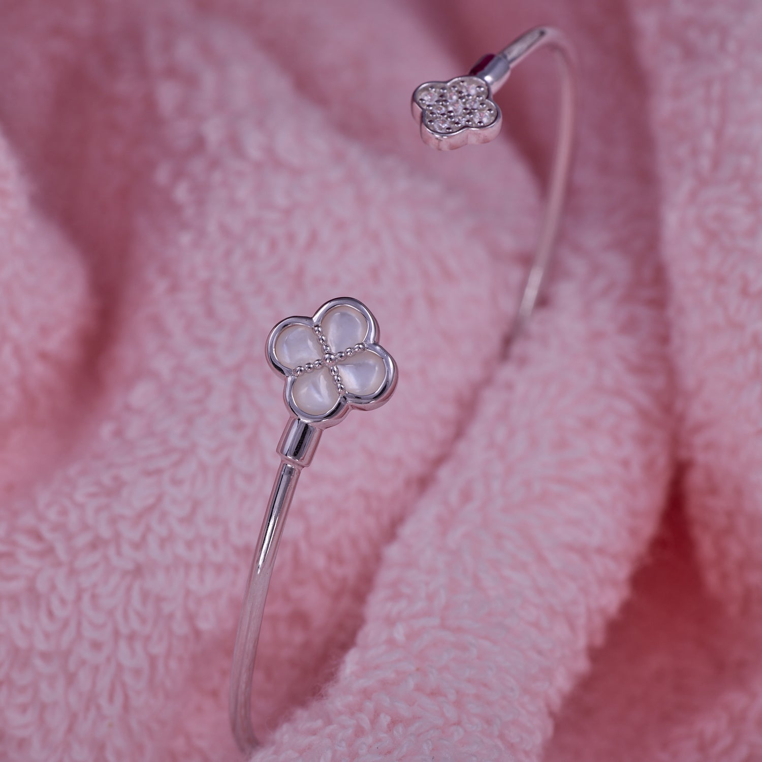 IRAFINE Dual White Clover Open Kada – Subtle Luxury