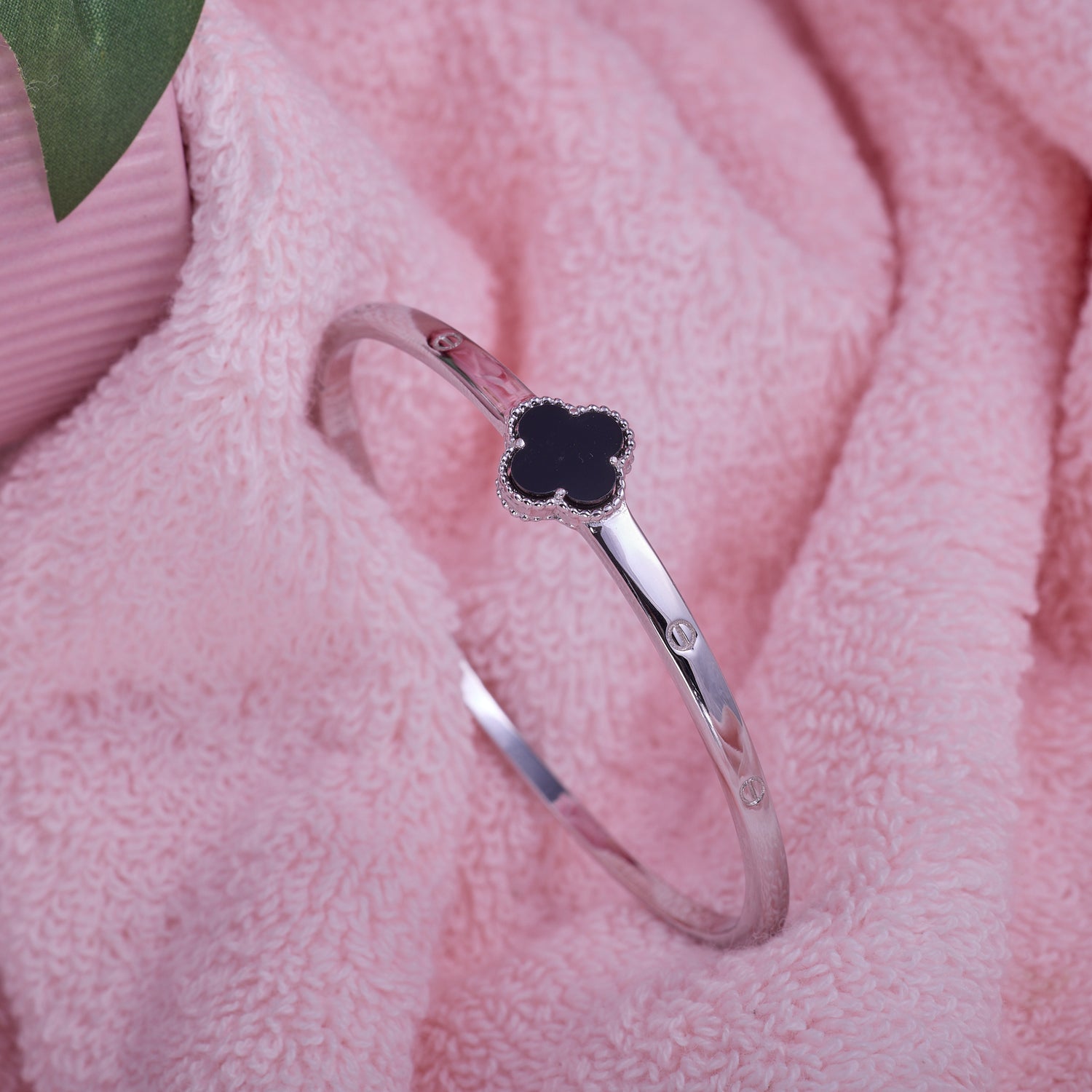 IRAFINE Sleek Black Clover Kada – Bold Sophistication