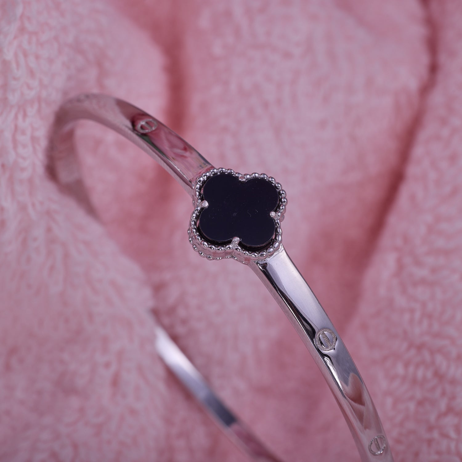 IRAFINE Sleek Black Clover Kada – Bold Sophistication