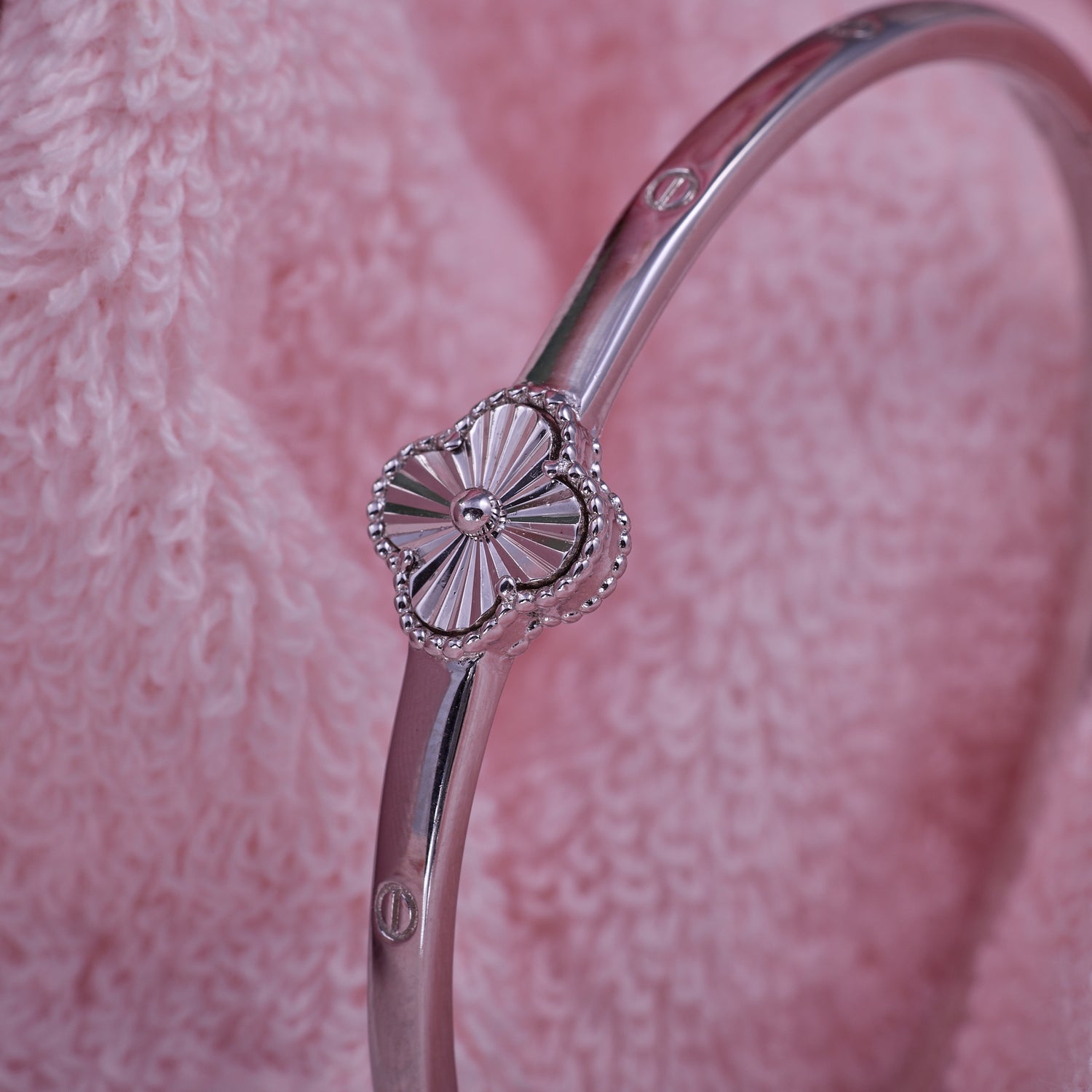 IRAFINE Sleek Silver Floral Clover Kada – Radiant Grace