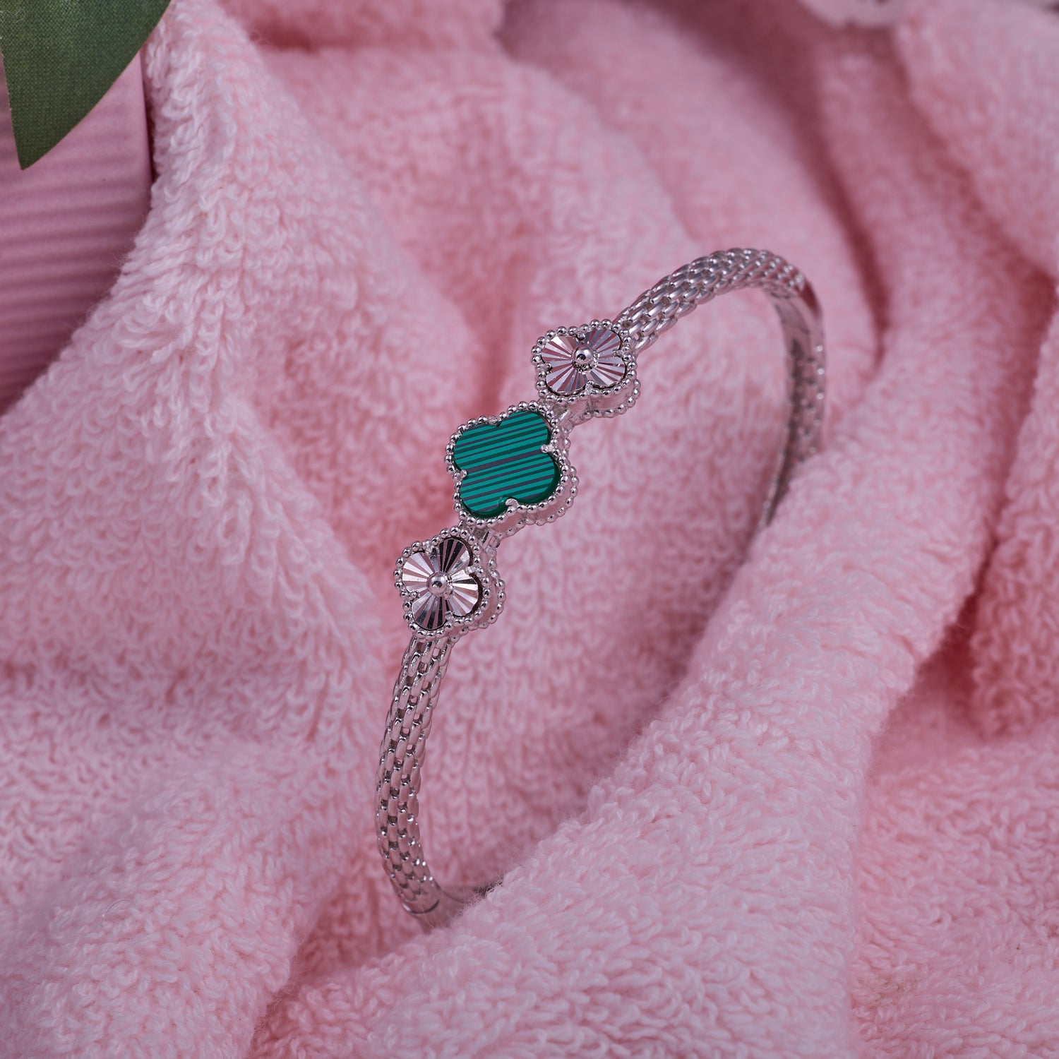 IRAFINE Green Clover Floral Kada – Dual Chain Beauty