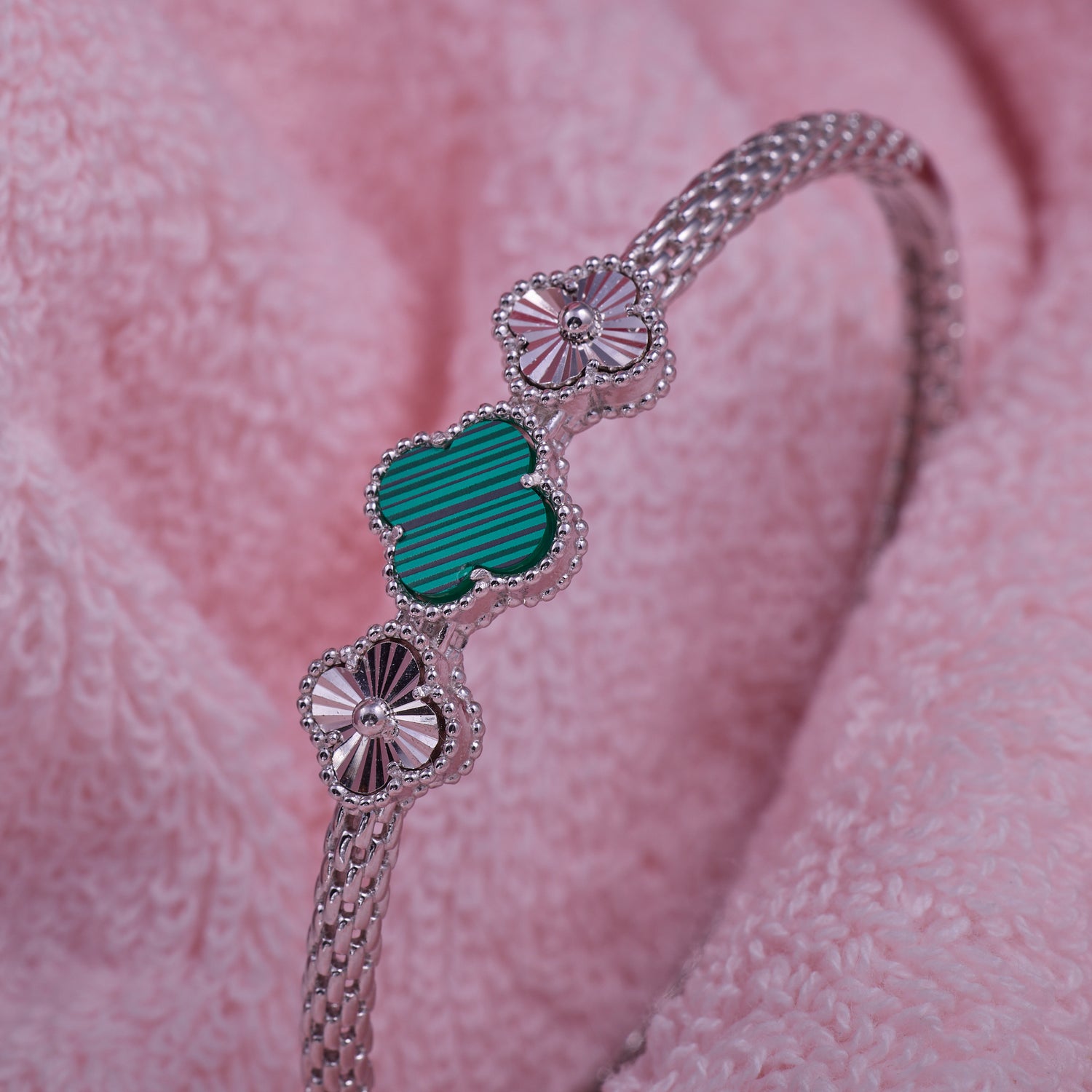 IRAFINE Green Clover Floral Kada – Dual Chain Beauty