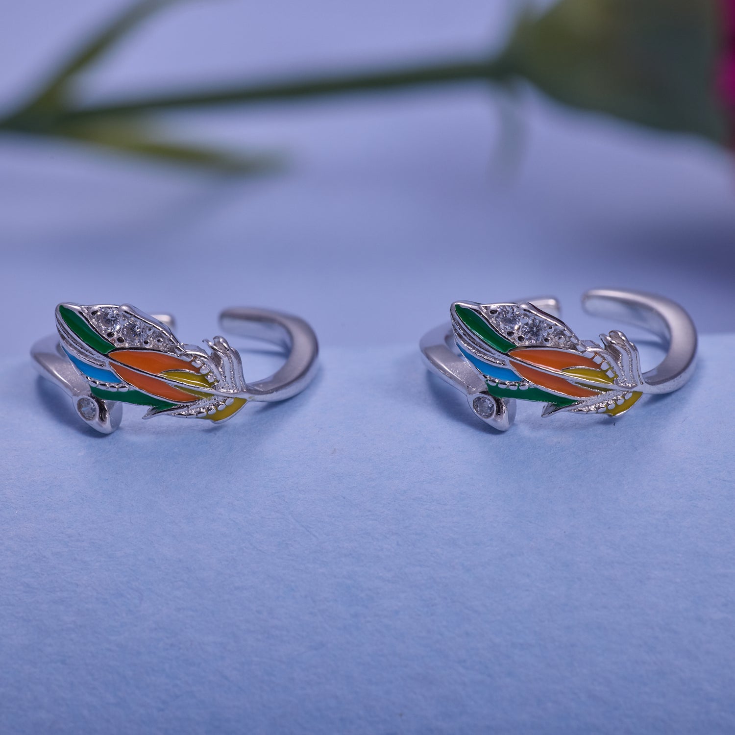 IRAFINE Silver Multicolour Feather Toe Ring – Spectrum of Grace