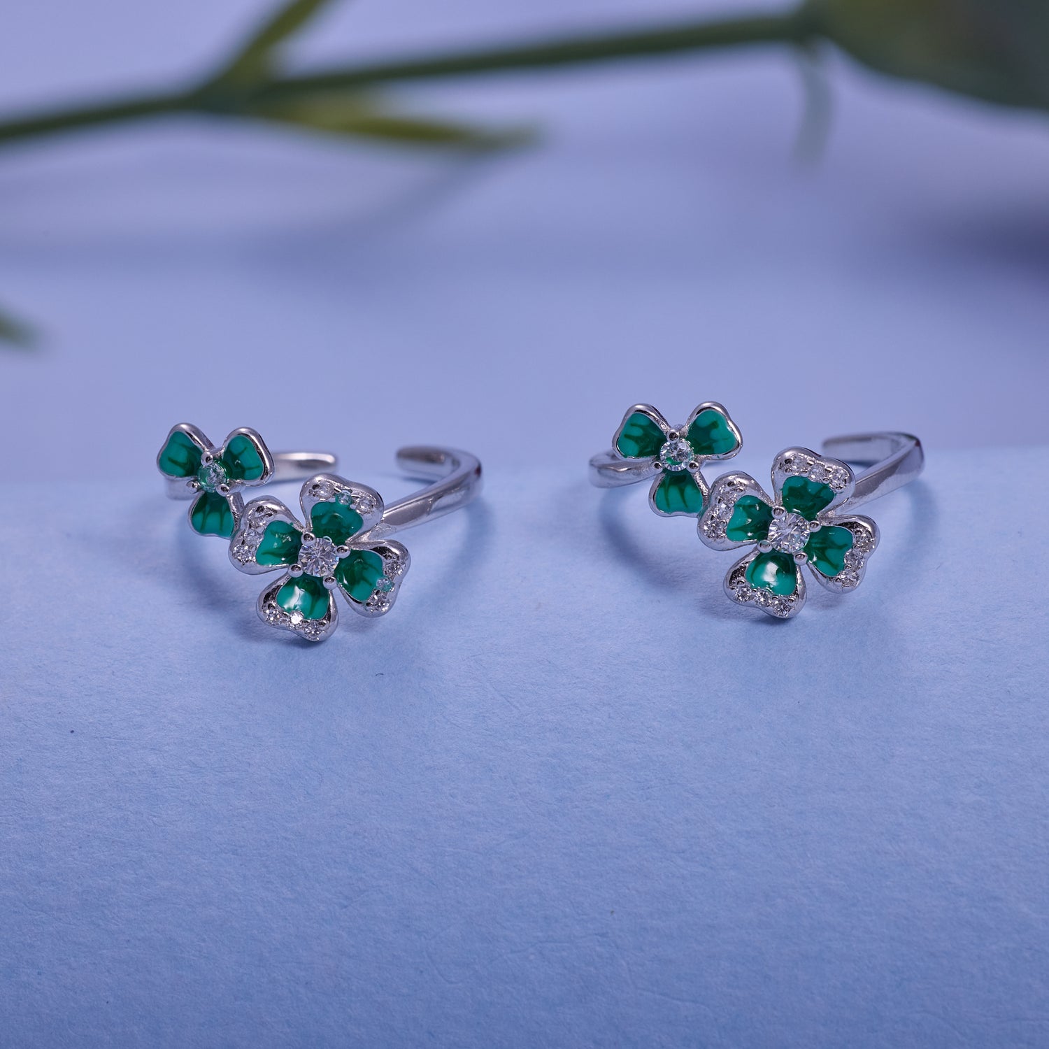 IRAFINE Silver Green Blossom Toe Rings – Charm in Bloom